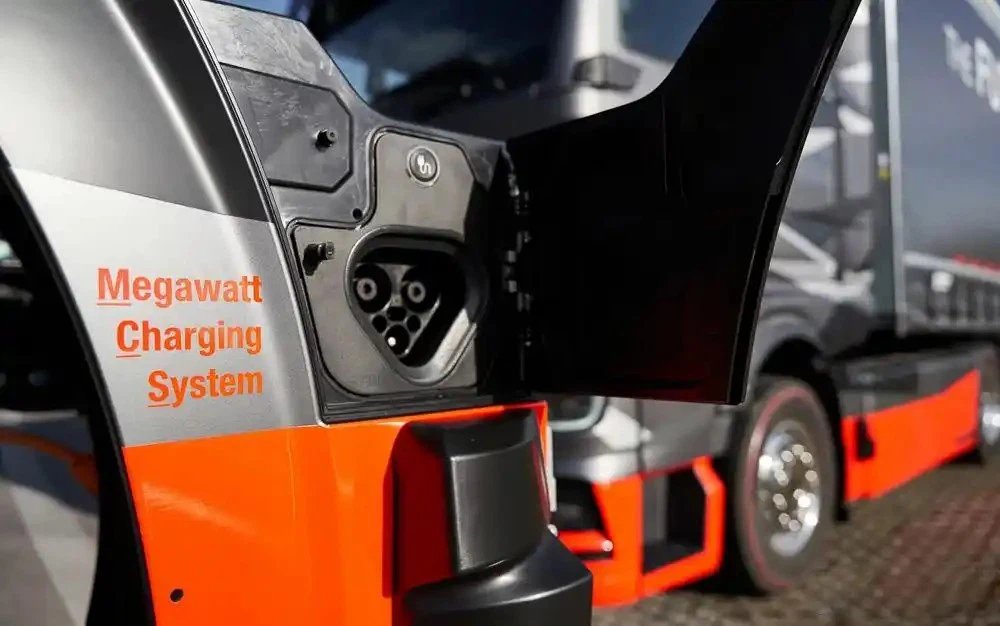 Що таке зарядка MCS і як вона вплине на електроперевезення?